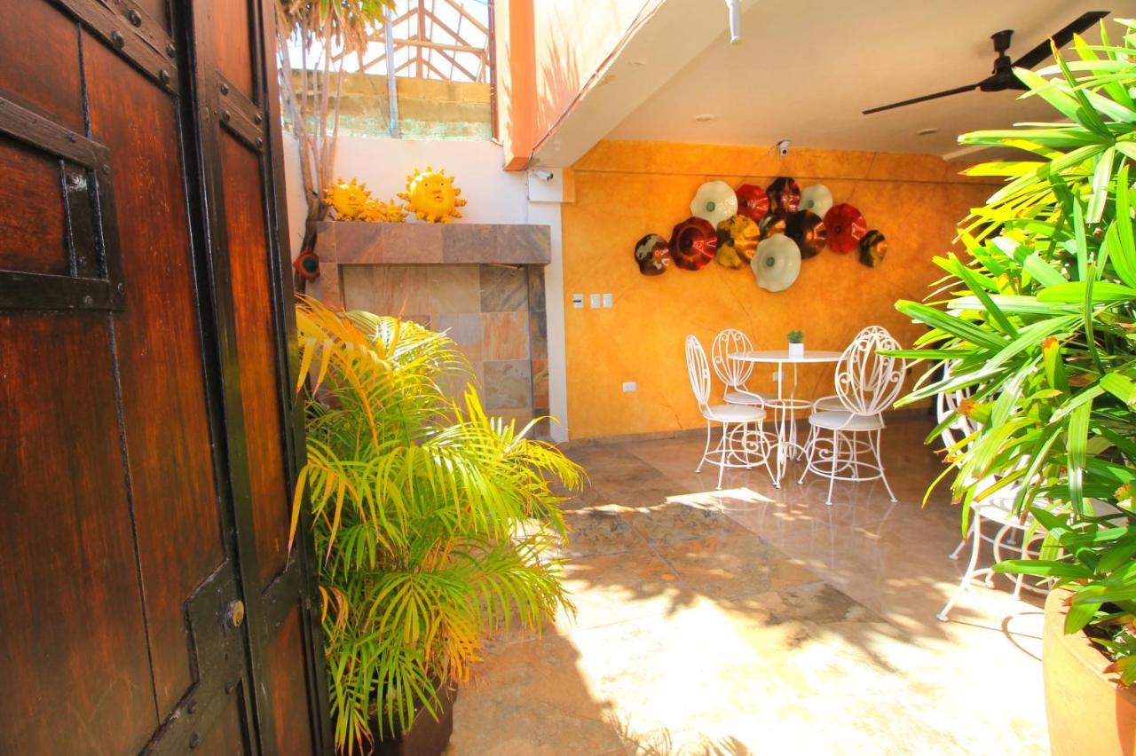 Papagayo Hotel Boutique Playa del Carmen Exterior foto The courtyard at the San Diego Museum of Contemporary Art